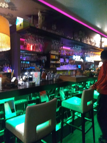 Caffe Bar "Saloon" - Gastronomija i ugostiteljstvo