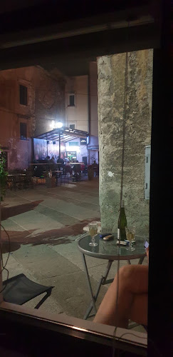 Comentarii opinii despre Queen's Pub