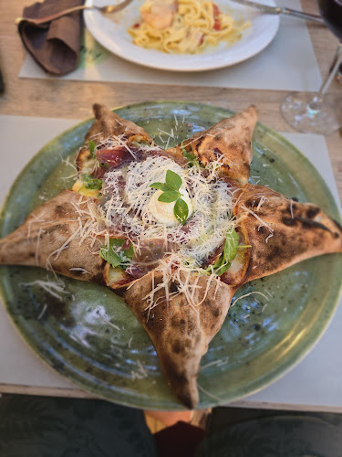 IN FAMIGLIA restaurant pizzeria - Gastronomija i ugostiteljstvo