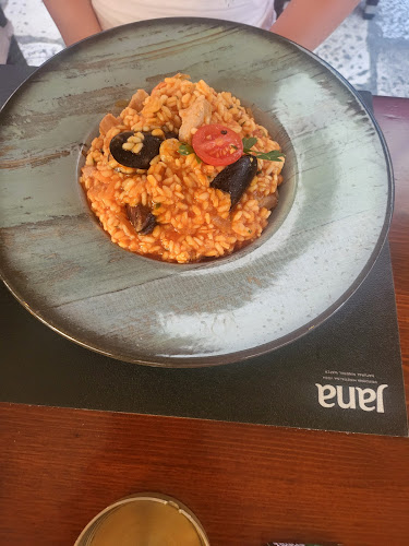 Trg Braće Radić 1, 21000, Split