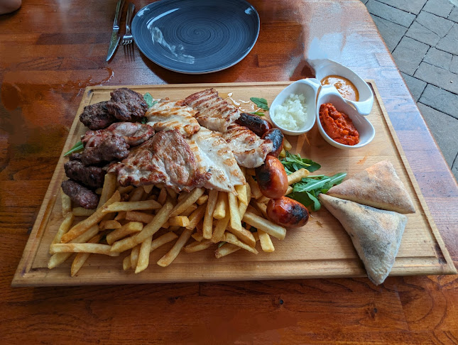 Shark restaurant and bar - Gastronomija i ugostiteljstvo