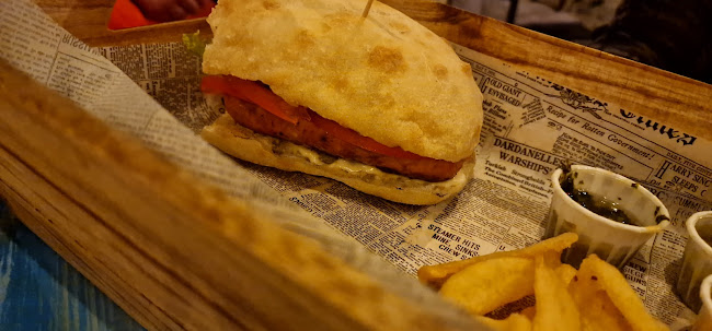 Trg Ploča 5, 21460, Stari Grad