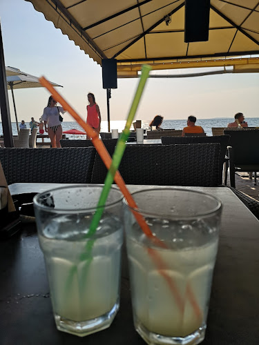 Opinii despre Beach Bar Cohiba în Povljana - Gastronomija i ugostiteljstvo