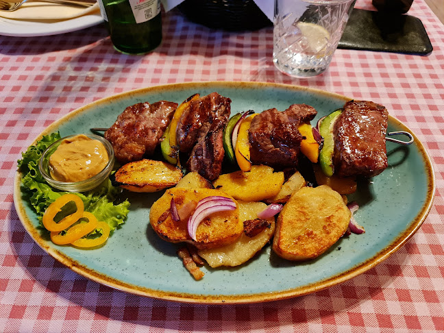 Konoba Okit - Karmelski Dvori - Gastronomija i ugostiteljstvo