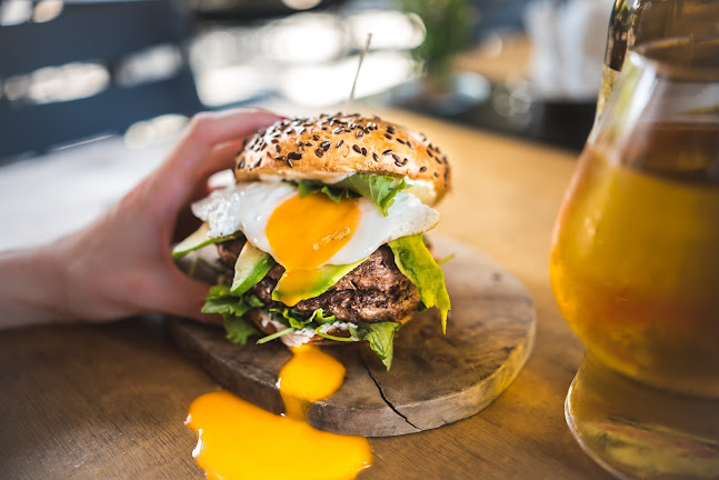 Submarine Burger Frankopanska