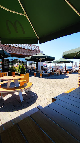 McDonald's Vrata Jadrana, Kastav - Gastronomija i ugostiteljstvo