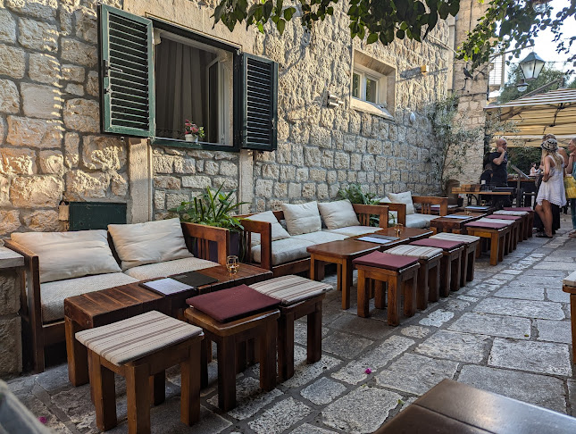 Vintage Bar Hvar (Food & Cocktail Bar) - Hvar