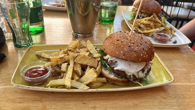 Opinii despre Pluto’s Burger Bar în Šibenik - Gastronomija i ugostiteljstvo