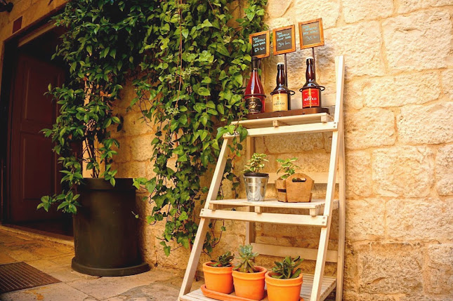 Poljana Grgura Ninskog 3, 21000, Split