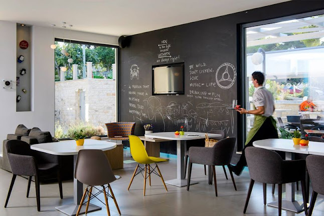 Put Vele Luke 2, 21400, Supetar