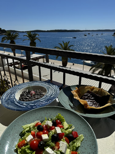 Plava Alga - Gastronomija i ugostiteljstvo