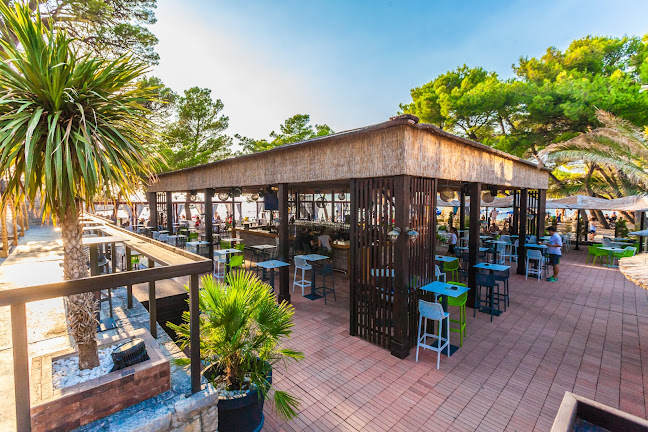 Makarana - Gastronomija i ugostiteljstvo