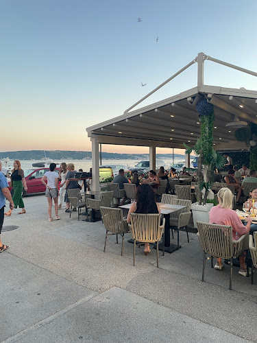 Opinii despre Konoba Pizzeria Lanterna în Kaštel Novi - Gastronomija i ugostiteljstvo