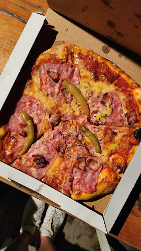 Opinii despre Pizza Bumbar Delivery în Hvar - Gastronomija i ugostiteljstvo