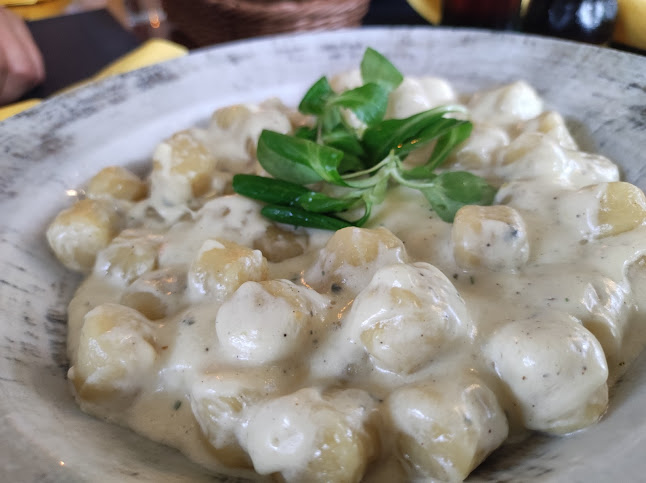 Bistro Pizzeria Paris - Gastronomija i ugostiteljstvo