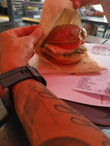 Comentarii opinii despre BURGER STATION