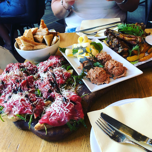 Pet Jedan Tapas Bar - Gastronomija i ugostiteljstvo