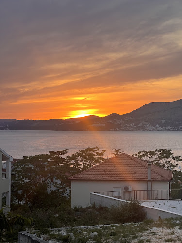 30.svibnja 4a, 21223, Okrug Gornji