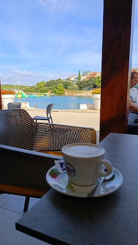 Opinii despre DolceVibe ChicLounge&More în Pješčana Uvala - Gastronomija i ugostiteljstvo