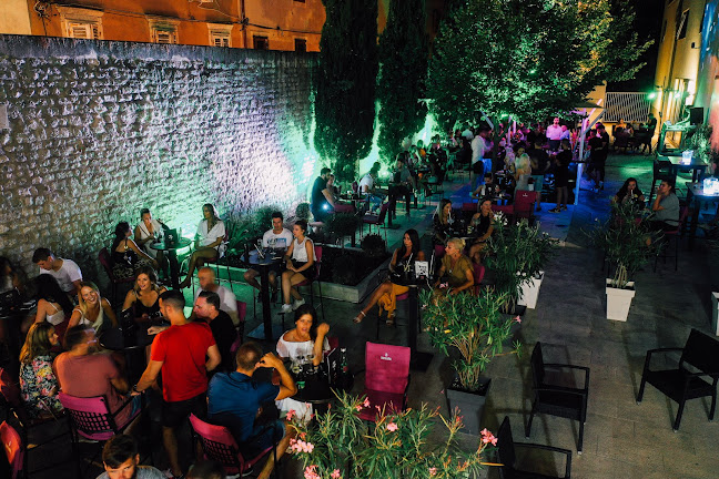 Ul. Ruđera Boškovića 4, 23000, Zadar