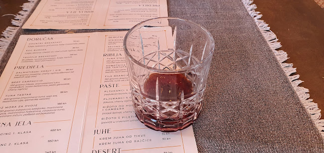 Ul. Obale Matice Hrvatske 12, 22211, Vodice