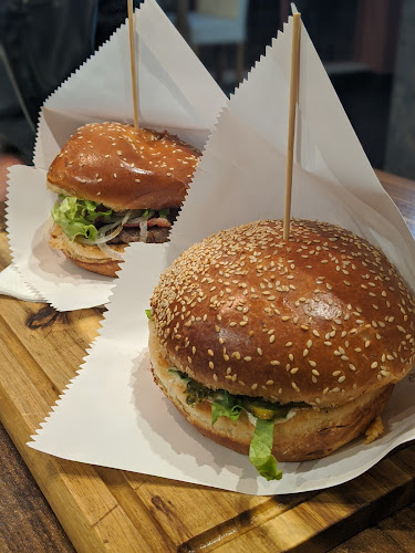 Fast food '' Full House'' - Gastronomija i ugostiteljstvo