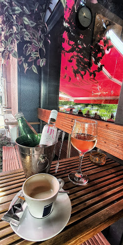 Caffe bar DIVE IN - Gastronomija i ugostiteljstvo