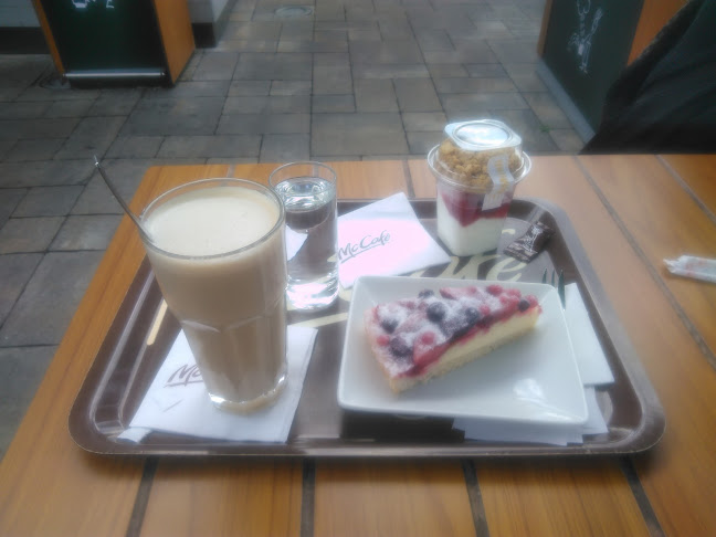 McDonald's Vrata Jadrana, Kastav - Gastronomija i ugostiteljstvo