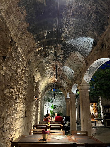 Lambik Bar & Bistro - Vis