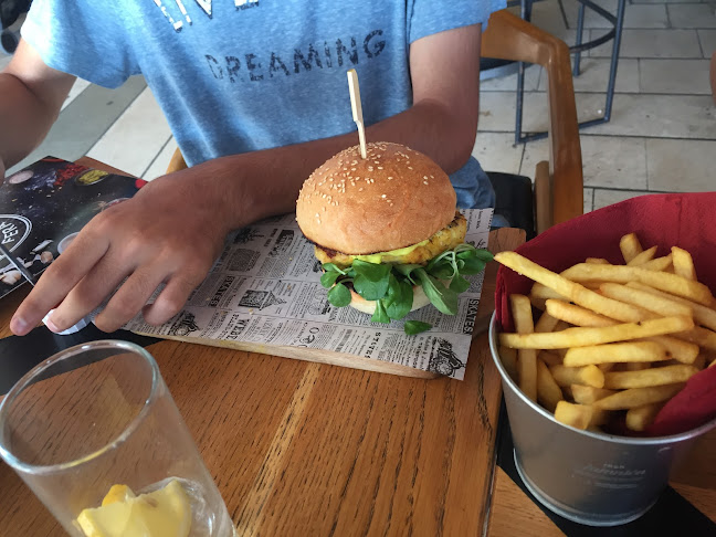 Obala kneza Domagoja 1, 21000, Split