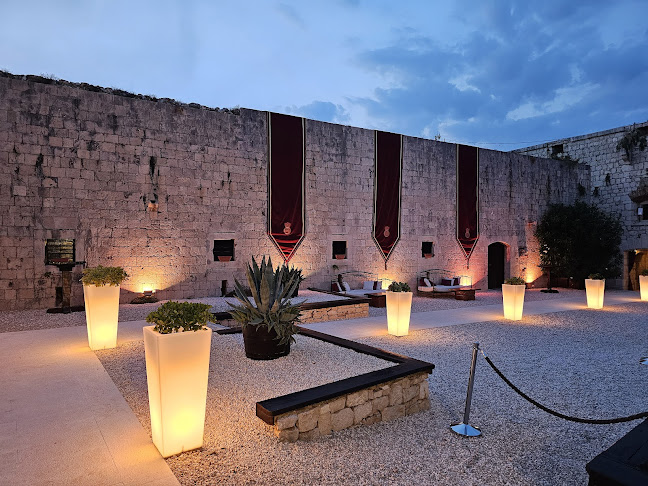 Šetalište Apolonija Zanelle 19, 21480, Vis