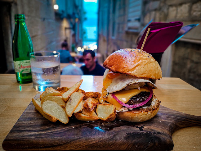Opinii despre Čep & Chill Pub în Korčula - Gastronomija i ugostiteljstvo