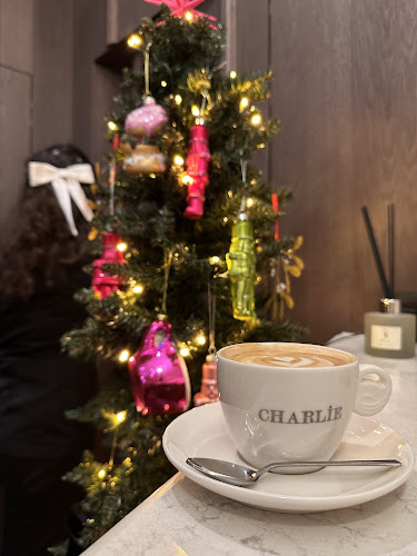 Comentarii opinii despre Charlie Caffe Bar