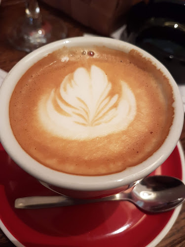 Cafe Bar Rocky - Gastronomija i ugostiteljstvo