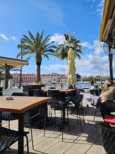 Opinii despre Caffe Bar Lanterna în Supetar - Gastronomija i ugostiteljstvo