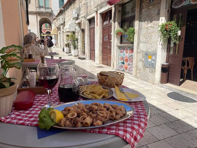 Zlatna ribica - Gastronomija i ugostiteljstvo