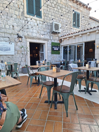 Comentarii opinii despre Peppers Eatery