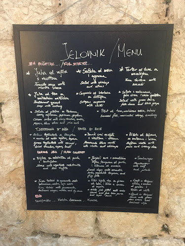 Ul. Petra Hektorovića 3, 21480, Vis