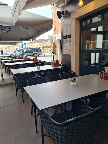 Comentarii opinii despre Kefi & Hook