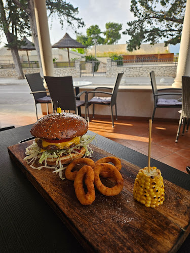 Opinii despre Grey Grill & Bar în Supetar - Gastronomija i ugostiteljstvo