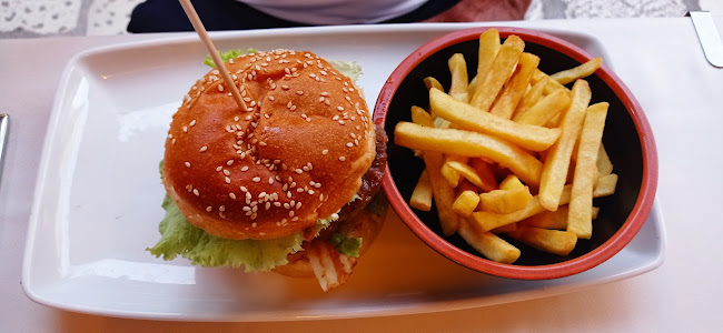 Trg Braće Radić 1, 21000, Split