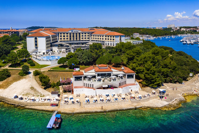 Comentarii opinii despre Yacht Bar & Restaurant