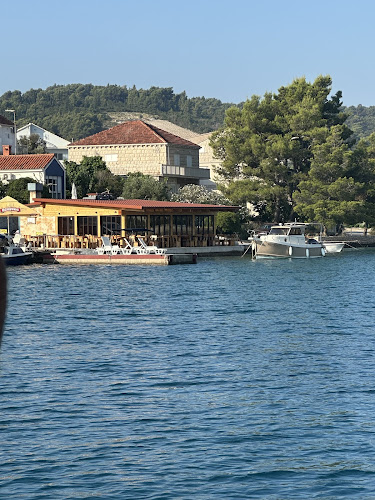 Gavuni restaurant & konoba - Gastronomija i ugostiteljstvo