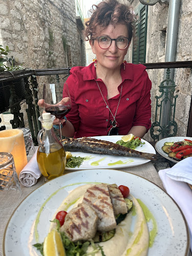 Ul. Petra Zoranića 6P, 21460, Stari Grad