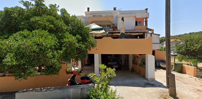 Dolac Restaurant / Konoba