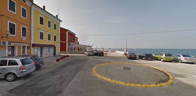 Half 8 Restaurant, Novigrad