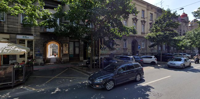 Cogito Coffee HQ / Café u Dvorištu