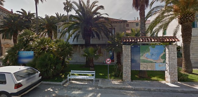 Trg 30. svibnja 1992., 21480, Vis